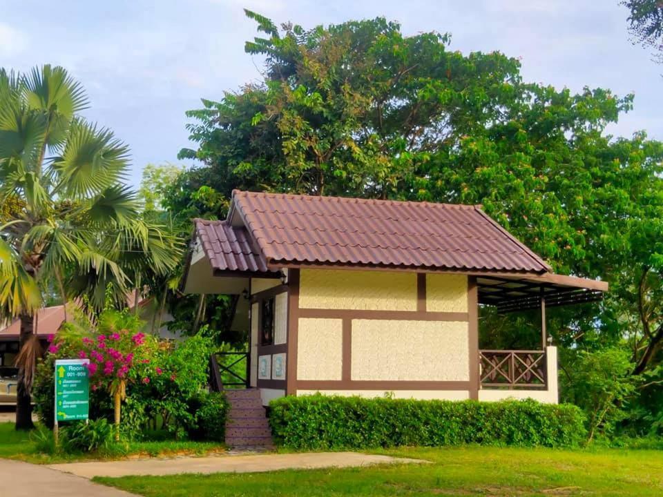 Rs Phong Riverside Resort Khon Kaen Bagian luar foto
