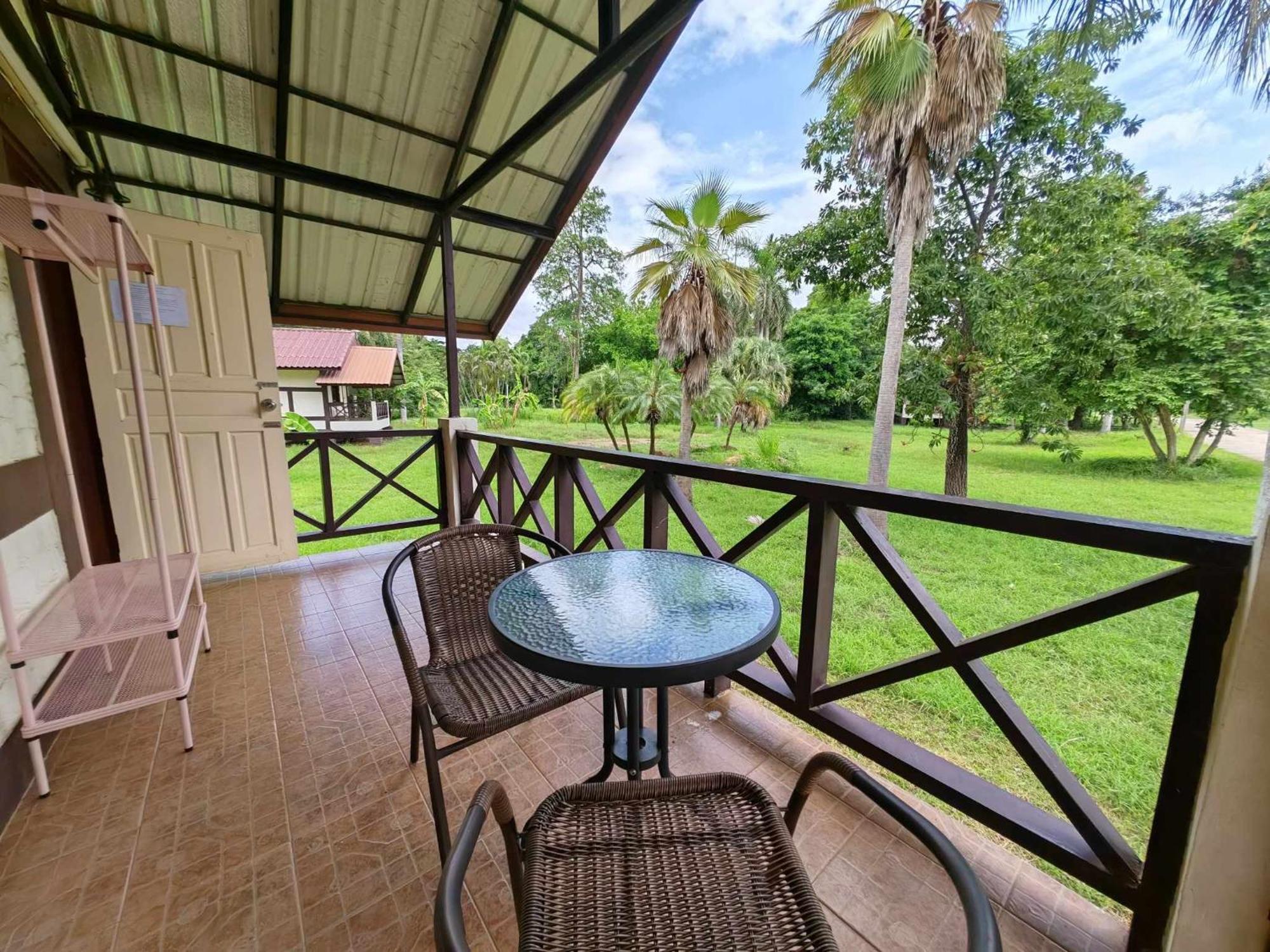 Rs Phong Riverside Resort Khon Kaen Bagian luar foto