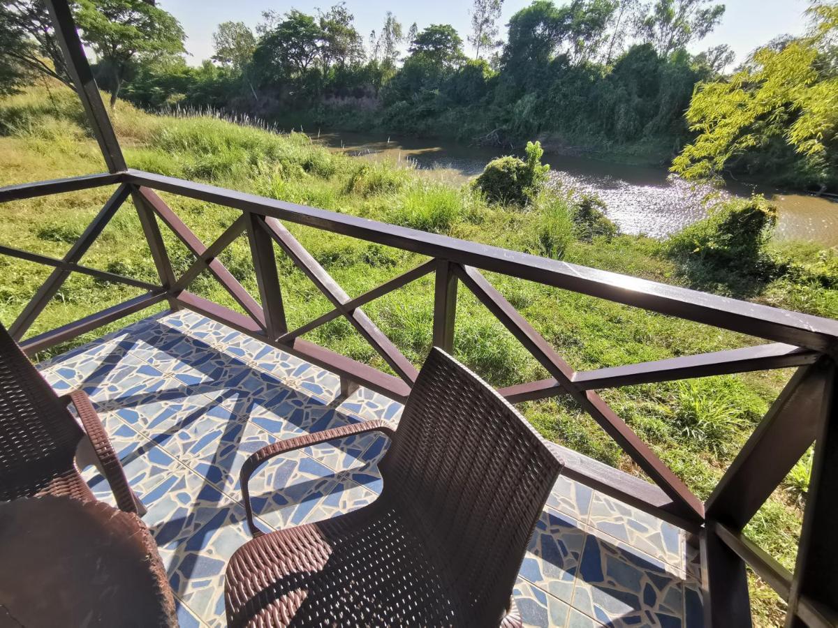 Rs Phong Riverside Resort Khon Kaen Bagian luar foto