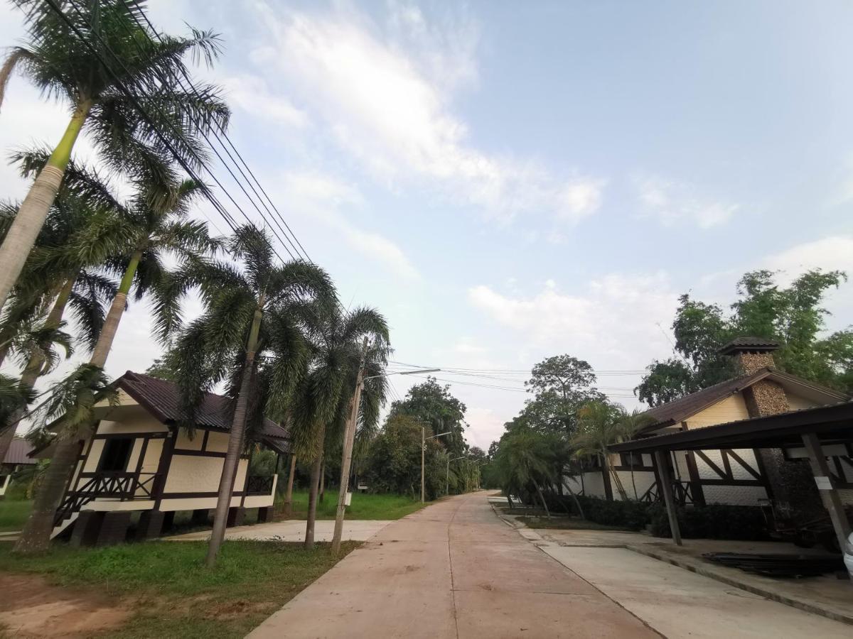 Rs Phong Riverside Resort Khon Kaen Bagian luar foto